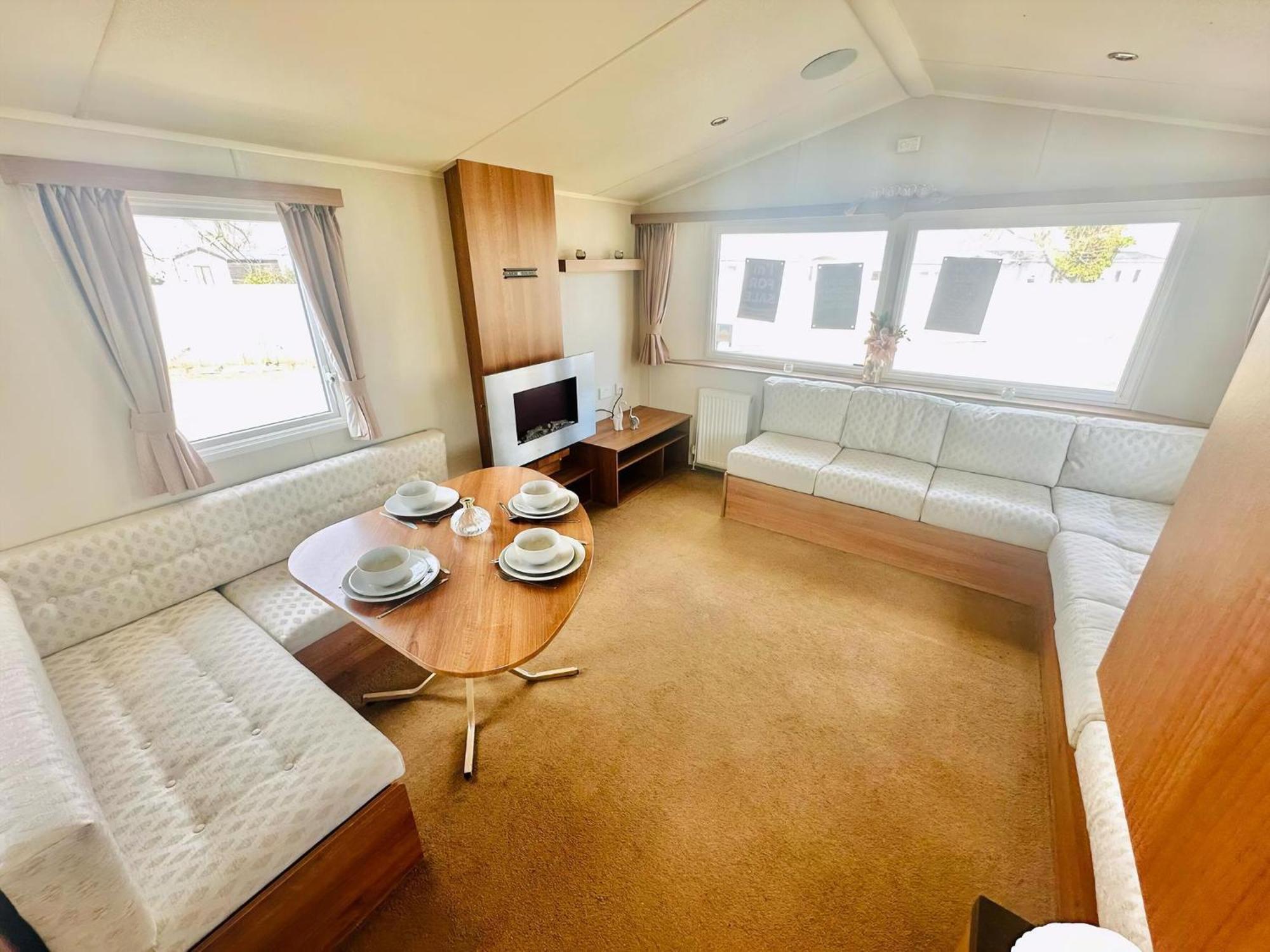 Great 8 Berth Caravan For Hire At Seawick Holiday Park In Essex Ref 27227Sw Clacton-on-Sea Exterior foto
